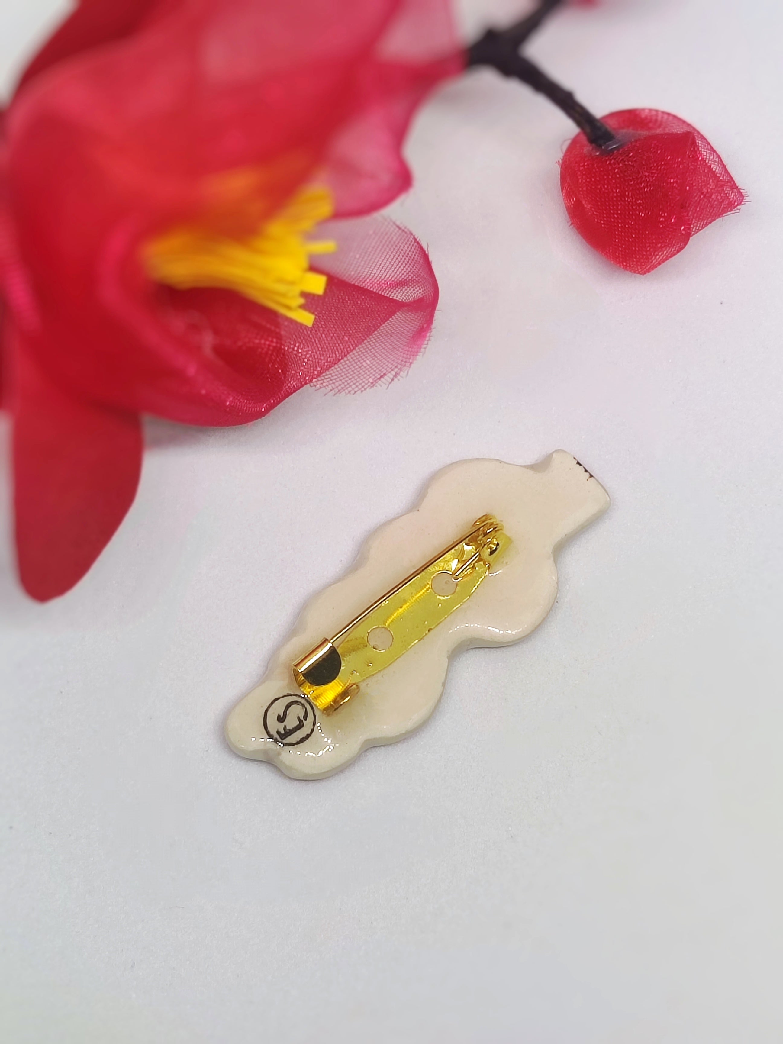 Broche Kusa
